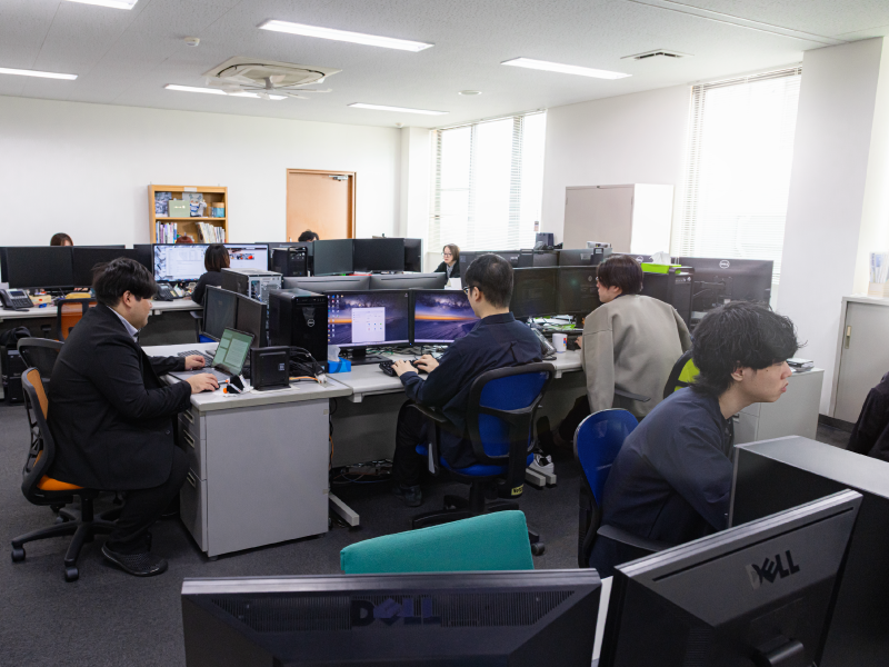 オフィスの様子　執務スペース